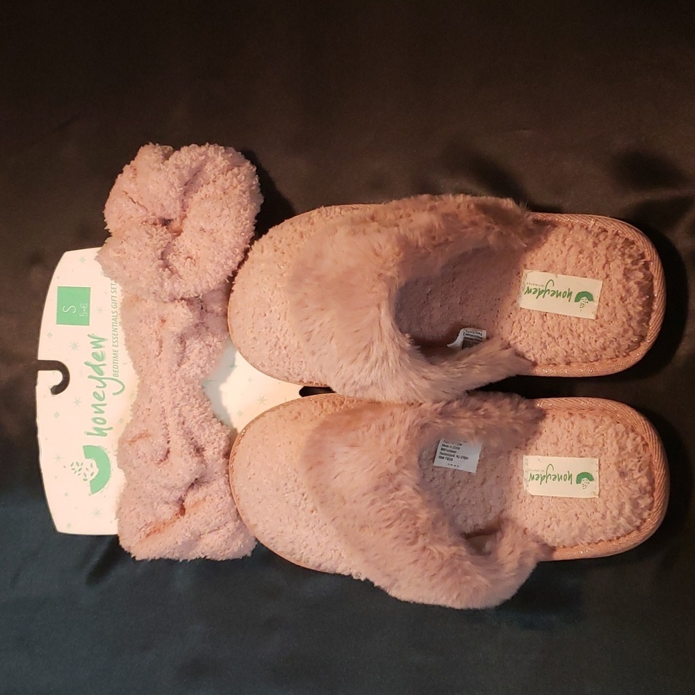 Honeydew Bedtime Essentials Gift Set; slippers, scrunchie, hair band